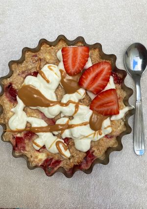 Una foto de Avena horneada de “cheesecake” de frutilla