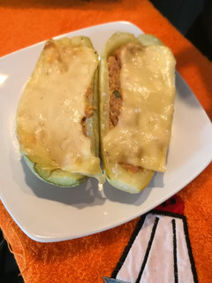 Una foto de Calabacines rellenos de atún