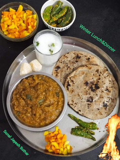 રીંગણનો ઓળો બાજરી નો રોટલો (Ringan Oro Bajri Rotlo Recipe In Gujarati) રેસીપી મુખ્ય ફોટો