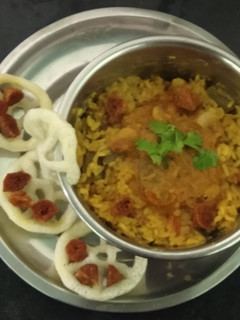 பிசி பெலே பாத் (Bisi bele bath recipe in tamil) செய்முறை முக்கிய புகைப்படம்
