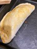 Calzone relleno de carne y verduras