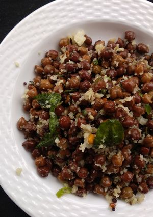 A picture of Black chana in coconut (Kadale kaalu usli).