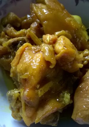 Hình của món Gà kho gừng nghệ.