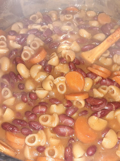 Una foto de Alubias rojas con pasta