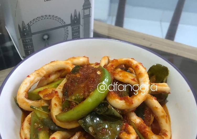 Bahan Menyiapkan Cumi Oseng Sambal 💛, Sempurna