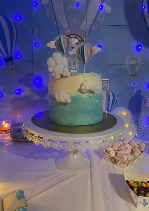 Une photo de Layer cake - gâteau anniversaire - cakedesign