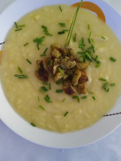 Una foto de Crema de maíz con picatostes