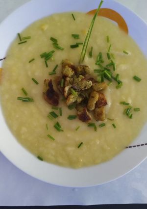 Una foto de Crema de maíz con picatostes