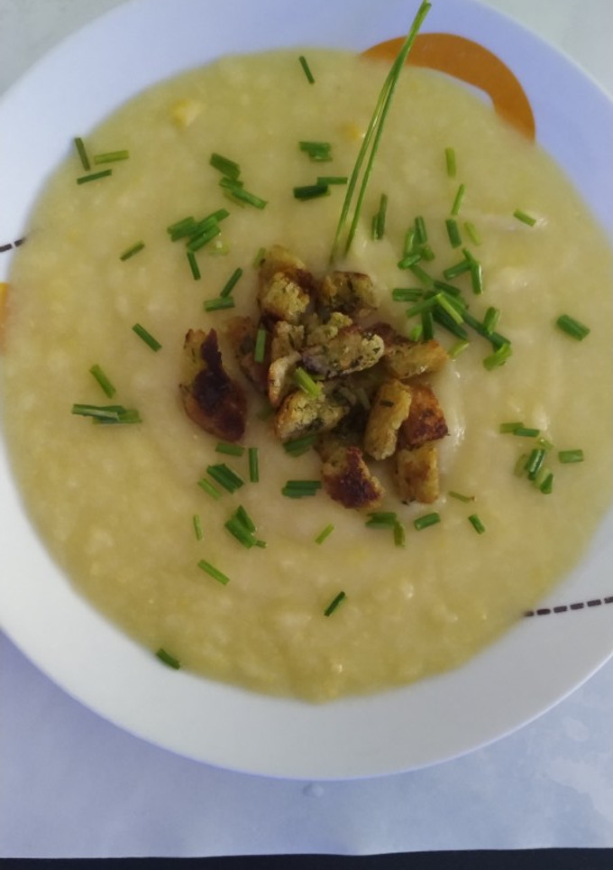 Una foto de Crema de maíz con picatostes