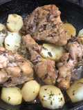 Pollo sudado con orégano y papas