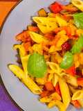 Penne ai peperoni, basilico e origano