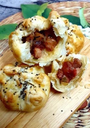 Hình của món Bánh bao nướng xá xíu.