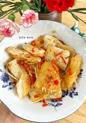 Hình của món Khô Ức Cá Basa Chiên Sả Ớt.