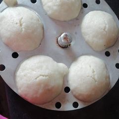 A picture of Idli.