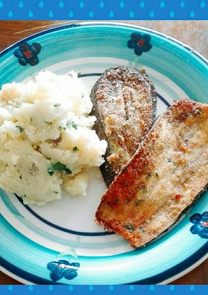 Una foto de Milanesas de berenjena çon puré rústico