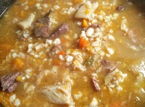 Una foto de Locro con falda
