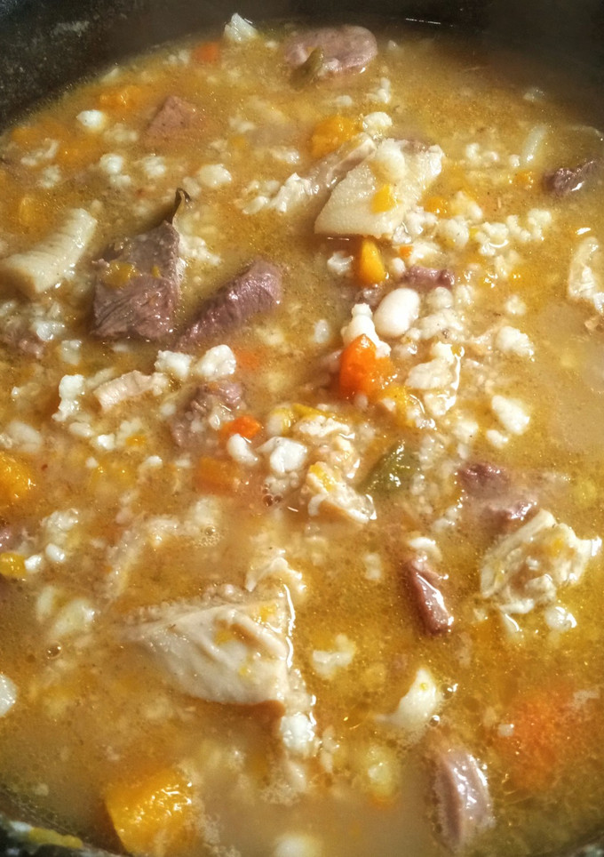 Una foto de Locro con falda