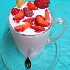 A picture of Sapota Strawberry Milkshake.