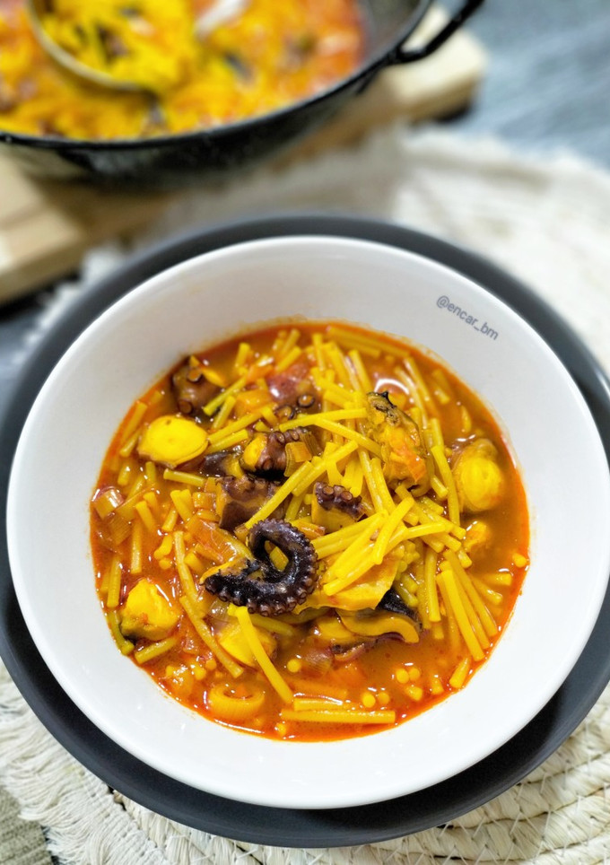 Una foto de Cazuela de fideos con pulpo