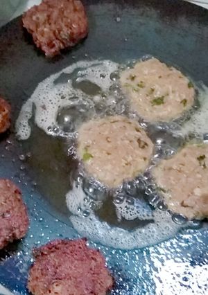 A picture of Street Style Tawa kabab.