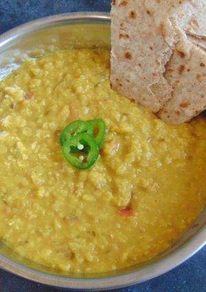 A picture of Lentil Dahl with Wholemeal Chapattis.