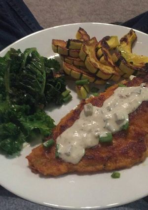 Una foto de Pollo con queso mozzarella y espinacas