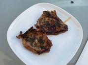 Une photo de plancha viande