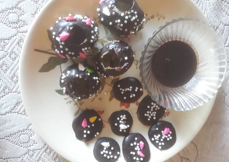 Dark chocolate puchkas with chilled chocolate milk shake and chocolate disc