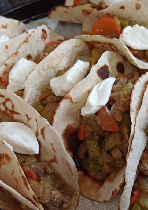 Una foto de Tacos o rapiditas con carne y verdura