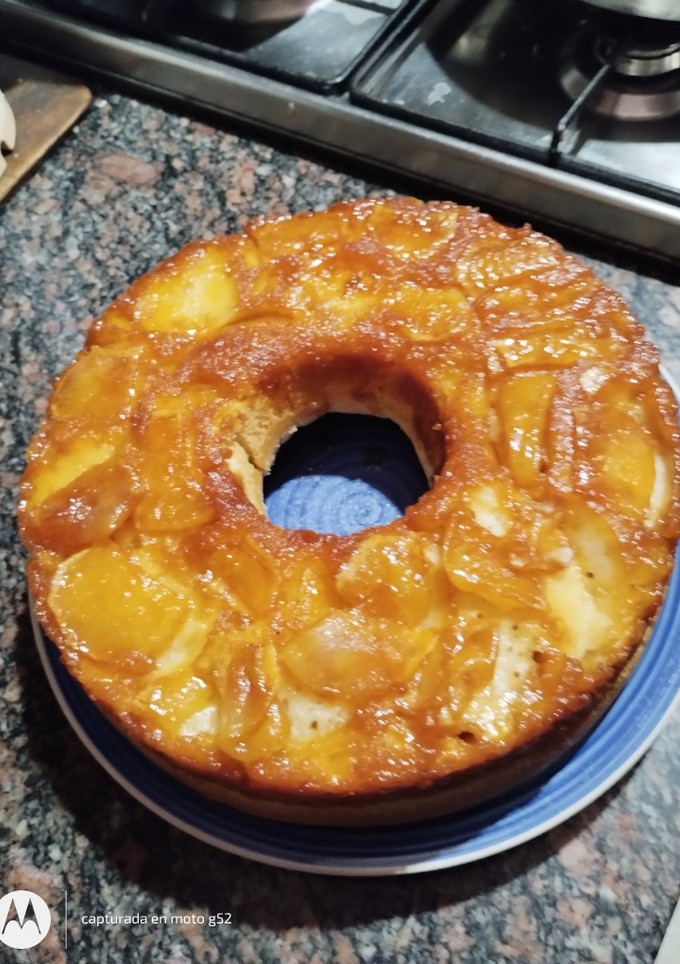 Una foto de Torta invertida de manzana