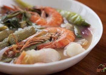 Easiest Way to Make Yummy Prawns in Tamarind Soup Sinigang na Sugpo