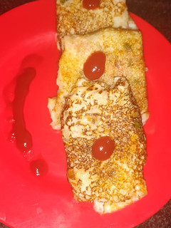 A picture of Suji dosa patties.