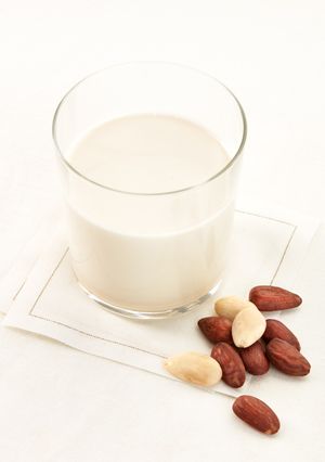 A picture of Homemade Almond Milk - Veggie Drinks Maker | Lékué.