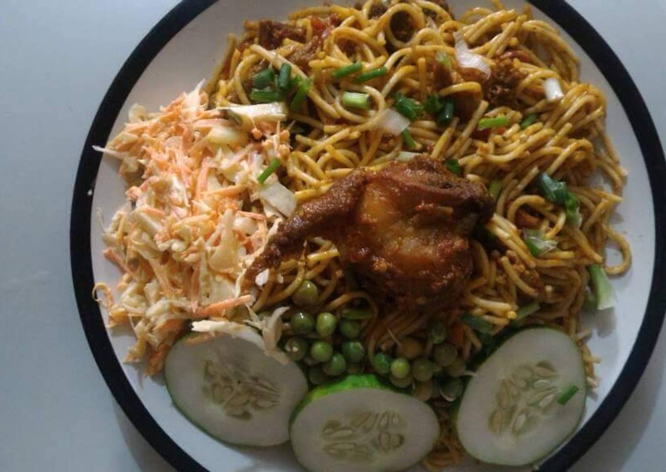 Indomine with vegetables and chicken