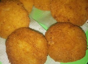 Una foto de Tortitas de papa rellenas de jamón y queso