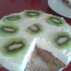 Una foto de Tarta queso con kiwi