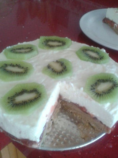 Una foto de Tarta queso con kiwi