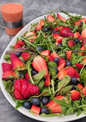 Una foto de 🍓 ENSALADA DE FRESAS 🍓