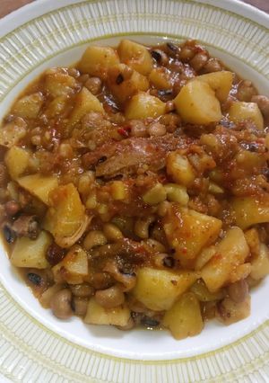 A picture of Potato n beans porridge.