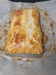 Una foto de Hojaldre de pavo y queso