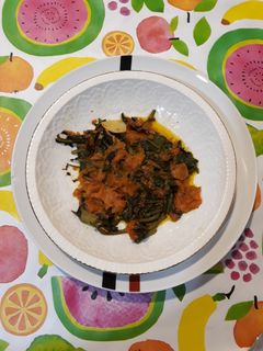 Una foto de Acelgas con tallarines de zanahorias