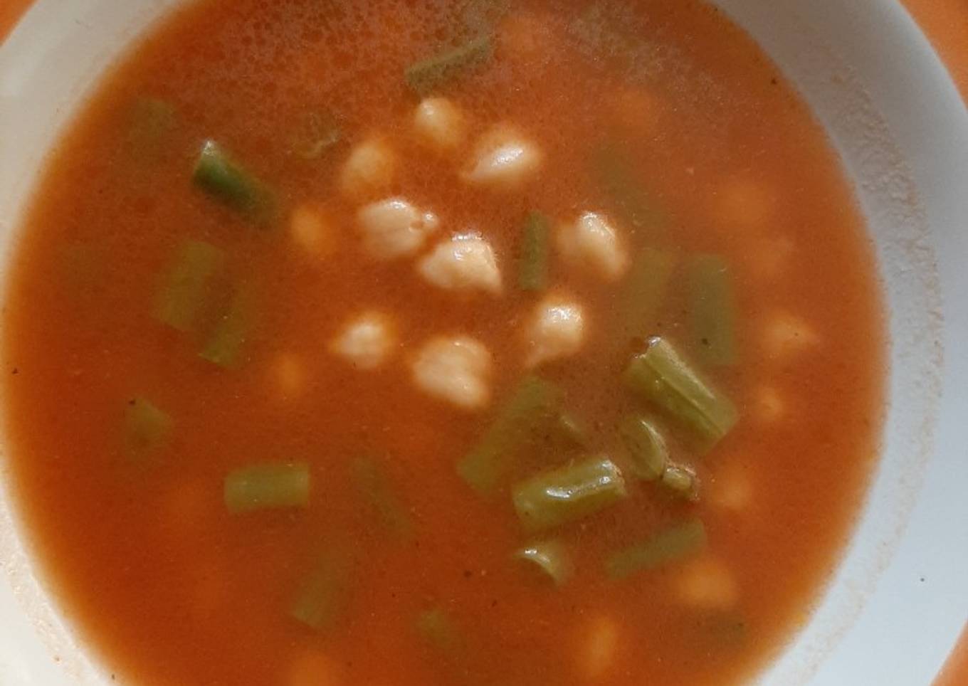 Sopa de Esther, garbanzo y ejote