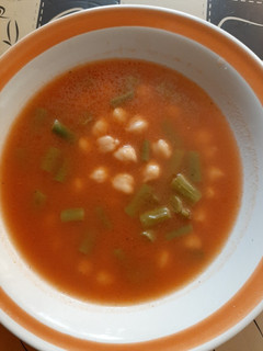 Una foto de Sopa de Esther, garbanzo y ejote