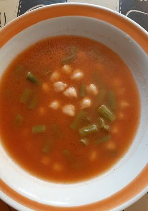 Una foto de Sopa de Esther, garbanzo y ejote