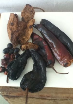 Una foto de Salsa negra amarga de chile y chocolate