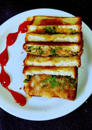 आलू ब्रेड सैंडविच (aloo bread sandwich recipe in Hindi) रेसिपी मुख्य फोटो