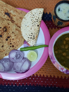 પાલક છોલે (Palak chole Recipe In Gujarati) રેસીપી મુખ્ય ફોટો