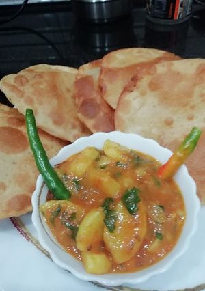 A picture of Besan ki poori.