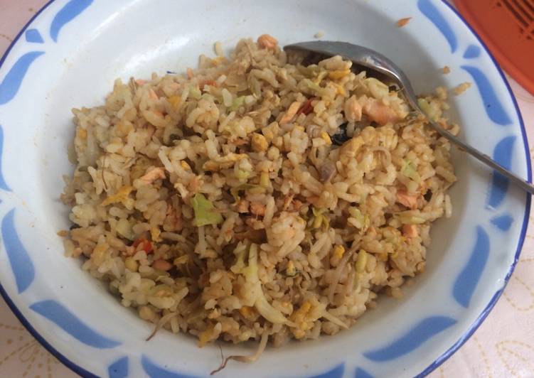 Resep Nasi goreng salmon pedes yang Menggugah Selera