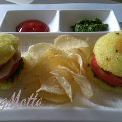 A picture of Idli burger.